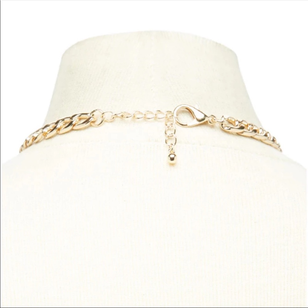 • Lanie • Gold Chain Link Necklace - Picture 3 of 4